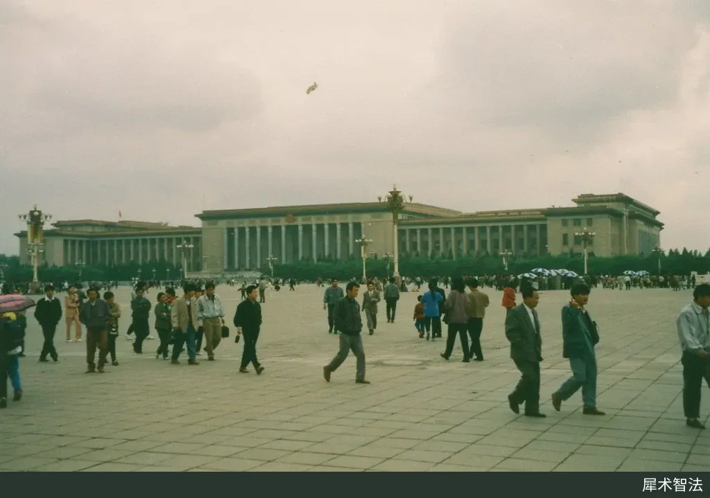 Exterior of the Great Hall of the People in Beijing, photographed from the side of Tiananmen Square, with rows of columns along the main façade